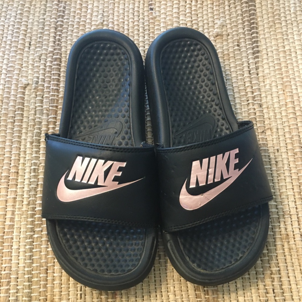 Nike slides size 6 in women’s